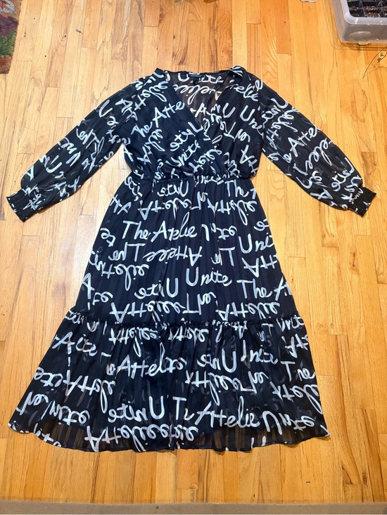 Ashley Stewart Dresses & Skirts - Ashley Stewart Script Print Chiffon Midi Dress – Size 18